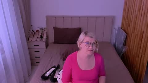 Sabrina MacMarren online show from May 31, 6:03 pm