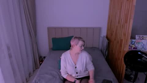 Sabrina MacMarren online show from February 26, 6:18 pm