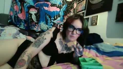 salemsslut online show from December 12, 6:10 pm