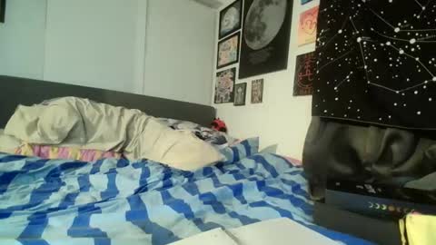 salemsslut online show from February 1, 1:02 am