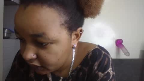 salty_surprise_ online show from December 6, 2:02 am