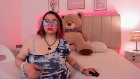 Snapshot of sam_von_tess chatting on October 22, 5:12 am Samantha online show from October 22, 5:12 am
