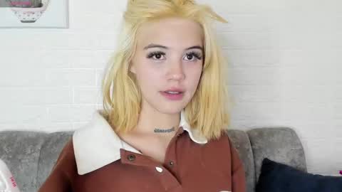 samantha_browwnn online show from January 25, 10:28 pm