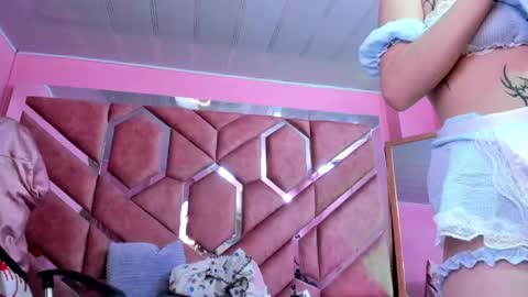 Samantha Smitth online show from April 18, 5:10 am