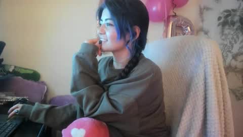   online show from December 5, 8:03 am