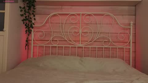 Sandra      Lillys Page    online show from December 5, 4:30 pm