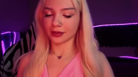 Sandy  online show from November 21, 9:22 am