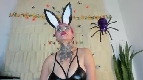 Snapshot of sandyrosee_ chatting on October 23, 5:02 am Sandy Rose online show from October 23, 5:02 am
