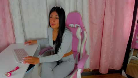 Sara online show from November 22, 7:05 pm