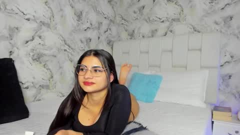 Snapshot of sara_fernandezz chatting on September 13, 8:44 am sara online show from September 13, 8:44 am