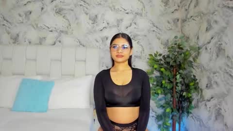 Snapshot of sara_fernandezz chatting on September 9, 10:04 am sara online show from September 9, 10:04 am