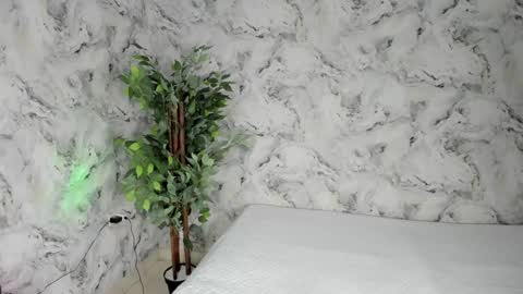 Snapshot of sara_fernandezz chatting on January 22, 10:40 am sara online show from January 22, 10:40 am