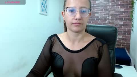 Sara online show from December 3, 1:54 pm