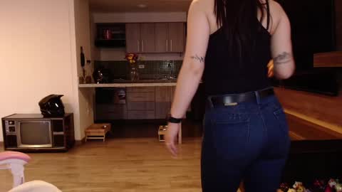 Sara online show from December 5, 6:11 pm