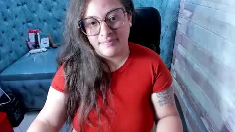 sara_thonson_ online show from May 30, 5:16 am