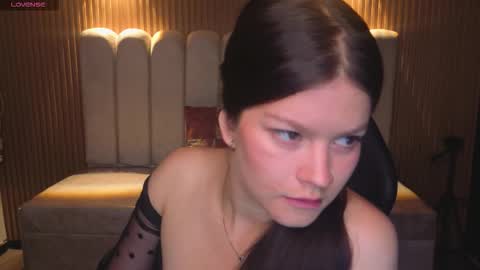 sara_valderrama_ online show from December 19, 1:25 pm