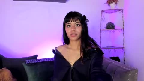 saraa_lee856 online show from May 6, 12:36 am