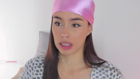 Snapshot of saraarchbould chatting on December 4, 3:32 pm Sara online show from December 4, 3:32 pm