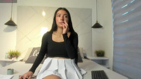 sarah_collens_ online show from June 26, 12:06 pm
