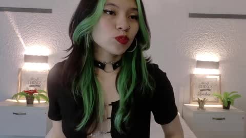 Sarah online show from April 4, 1:10 pm