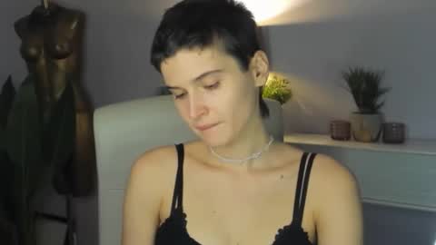 Snapshot of sarah_desire01 chatting on October 19, 1:46 pm Sarah online show from October 19, 1:46 pm