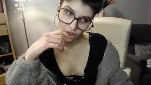 Sarah online show from February 1, 2:27 pm