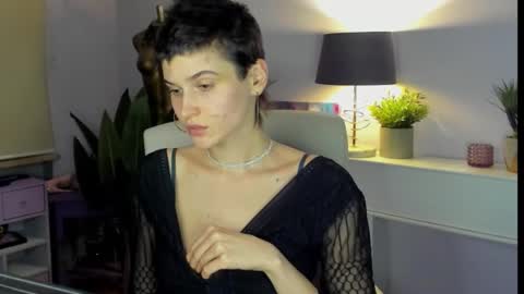 Snapshot of sarah_desire01 chatting on October 28, 4:02 pm Sarah online show from October 28, 4:02 pm