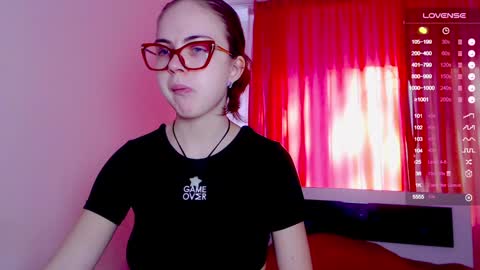 Snapshot of sarah_hs chatting on February 5, 8:54 am Sarah online show from February 5, 8:54 am