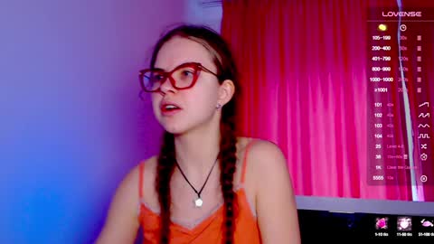 Snapshot of sarah_hs chatting on January 3, 9:15 am Sarah online show from January 3, 9:15 am