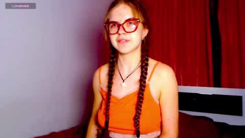 Snapshot of sarah_hs chatting on December 3, 3:44 pm Sarah online show from December 3, 3:44 pm