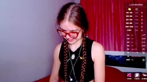 Snapshot of sarah_hs chatting on January 1, 11:38 am Sarah online show from January 1, 11:38 am