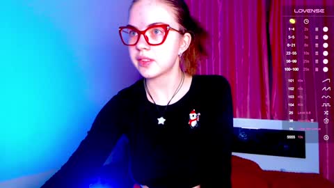 Snapshot of sarah_hs chatting on December 19, 1:51 pm Sarah online show from December 19, 1:51 pm