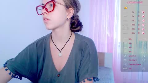 Snapshot of sarah_hs chatting on September 10, 10:48 am Sarah online show from September 10, 10:48 am