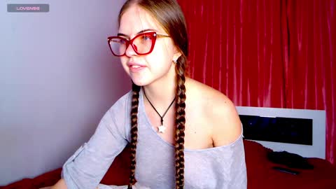 Snapshot of sarah_hs chatting on December 10, 3:01 pm Sarah online show from December 10, 3:01 pm