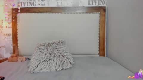 SARAH KEYS  online show from February 25, 3:38 am