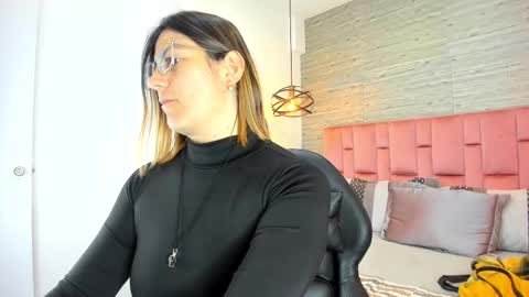 Sarah Deyvis online show from October 17, 5:16 pm