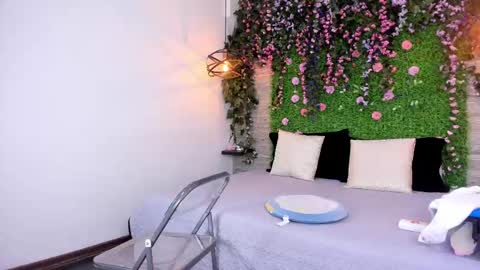 Sarah Deyvis online show from November 15, 4:41 pm