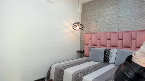 Sarah Deyvis online show from February 23, 2:07 pm