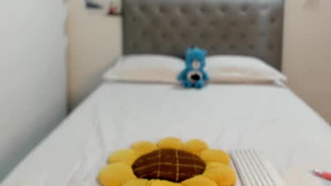 sarahgrant_ online show from February 6, 2:44 am