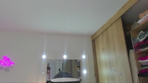 sarahhensoon online show from March 3, 10:27 pm