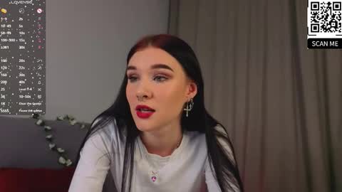 Snapshot of sarahhunny chatting on September 28, 10:15 pm Sarah  online show from September 28, 10:15 pm