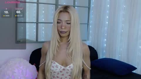 sarahraiynex online show from March 19, 1:26 pm