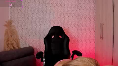 Sara jones   online show from March 28, 2:38 pm