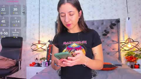 Sara Jonnes online show from October 26, 1:28 pm