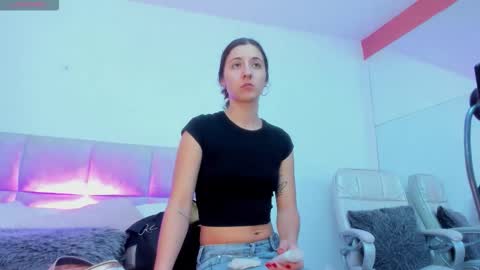 Sara Jonnes online show from December 15, 12:32 pm