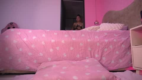 Sara  online show from April 12, 12:08 pm