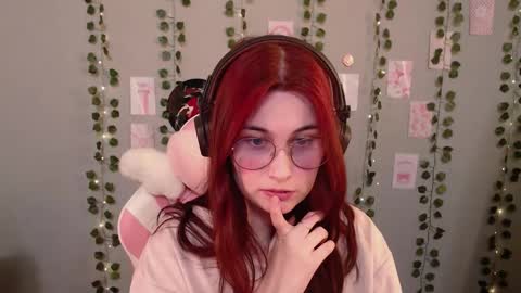 Sara online show from December 18, 2:22 pm