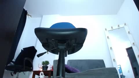 Saraloves online show from December 18, 10:53 am