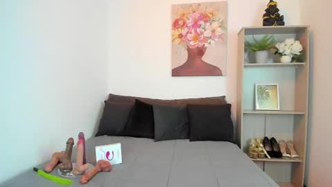 saramilf_69 online show from April 15, 4:13 am