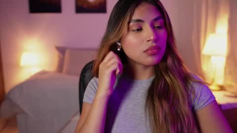 Snapshot of saraparisi_ chatting on October 23, 12:38 am Sara online show from October 23, 12:38 am